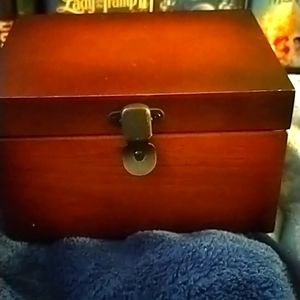 Vintage Maple/cherry colored jewelry box